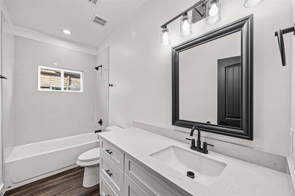 Full bathroom