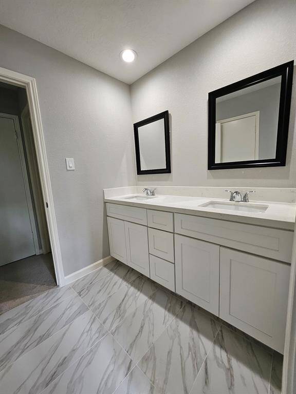 Double sinks in secondary bathroom