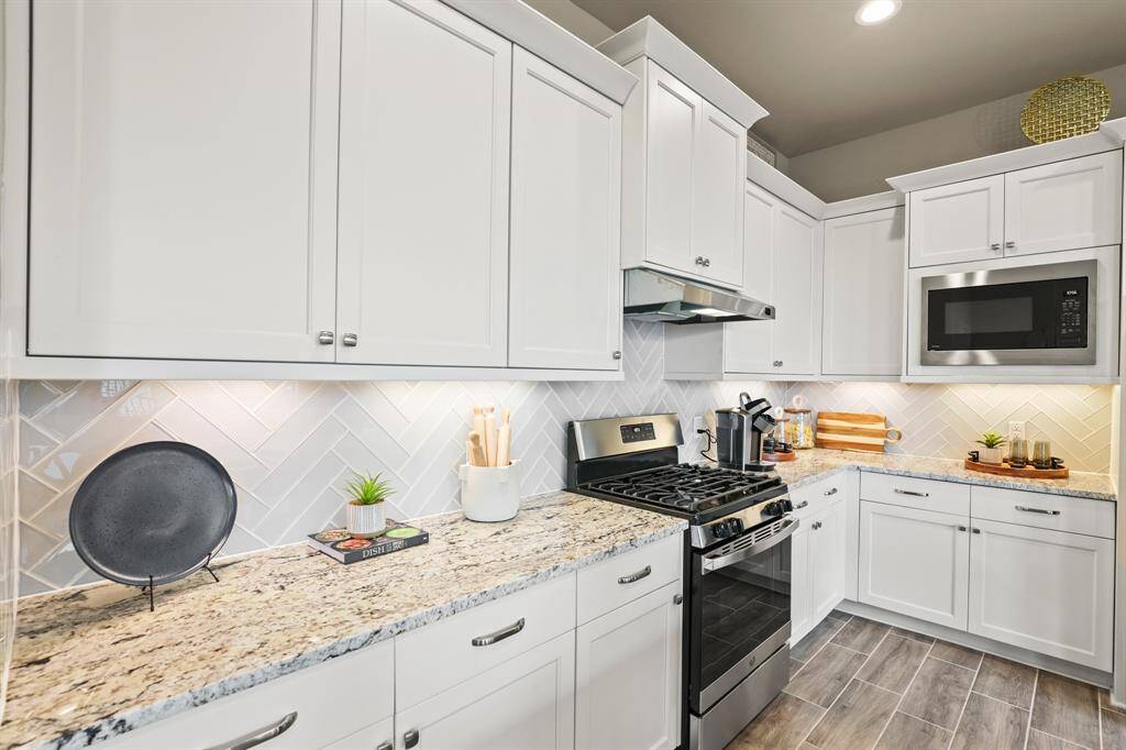 Photos are REPRESENTATIVE of the home /floor plan and are NOT of the actual home.  Selections, features, and room options may vary.  For more info., contact Chesmar Homes.