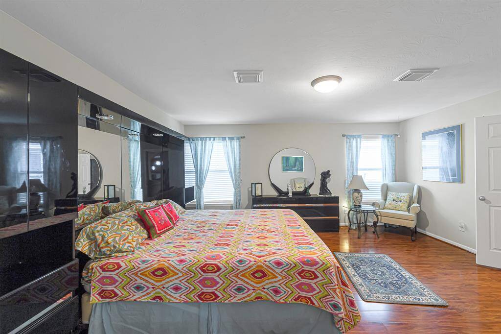 The room features a neutral colorpalette with decorator paint and wood floors, creating a calm atmosphereand relaxing place to unwind.