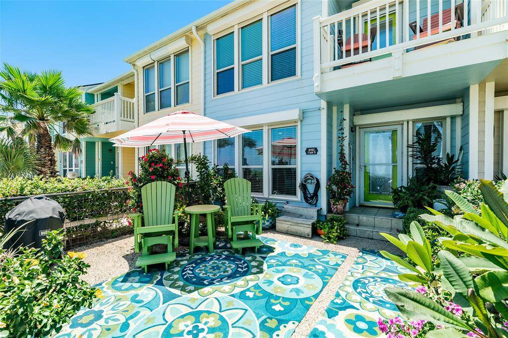 Gorgeous townhome! All windows have exterior roll-down shutters