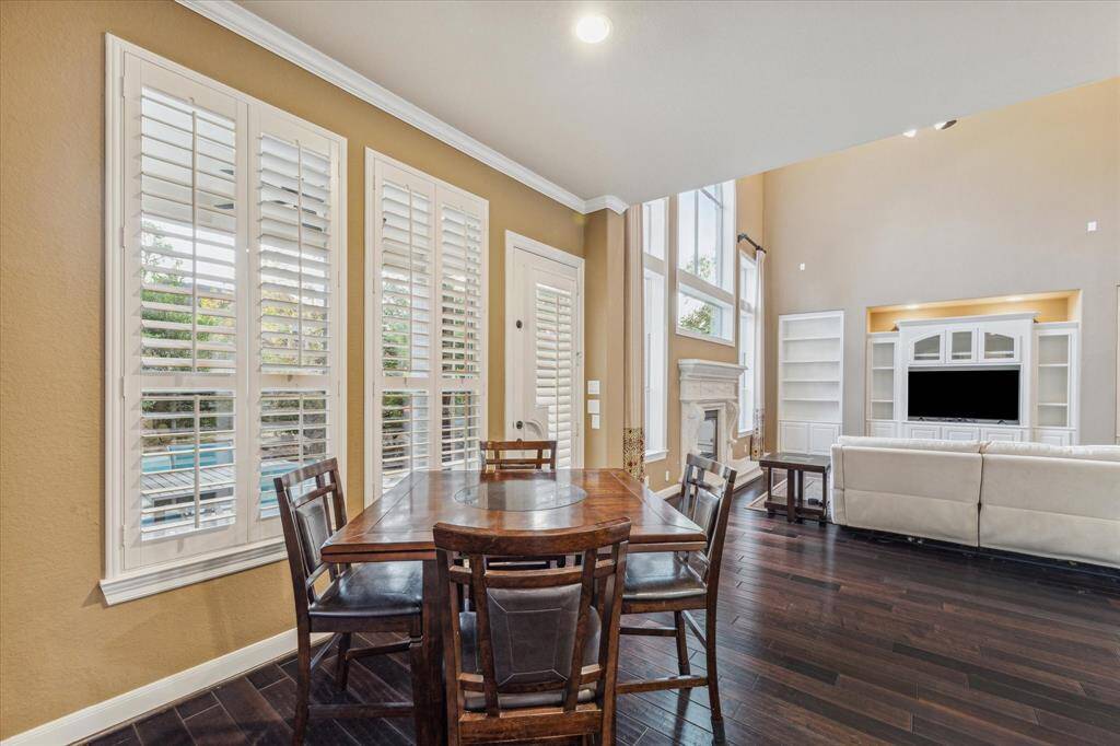Breakfast nook looking into the living room.