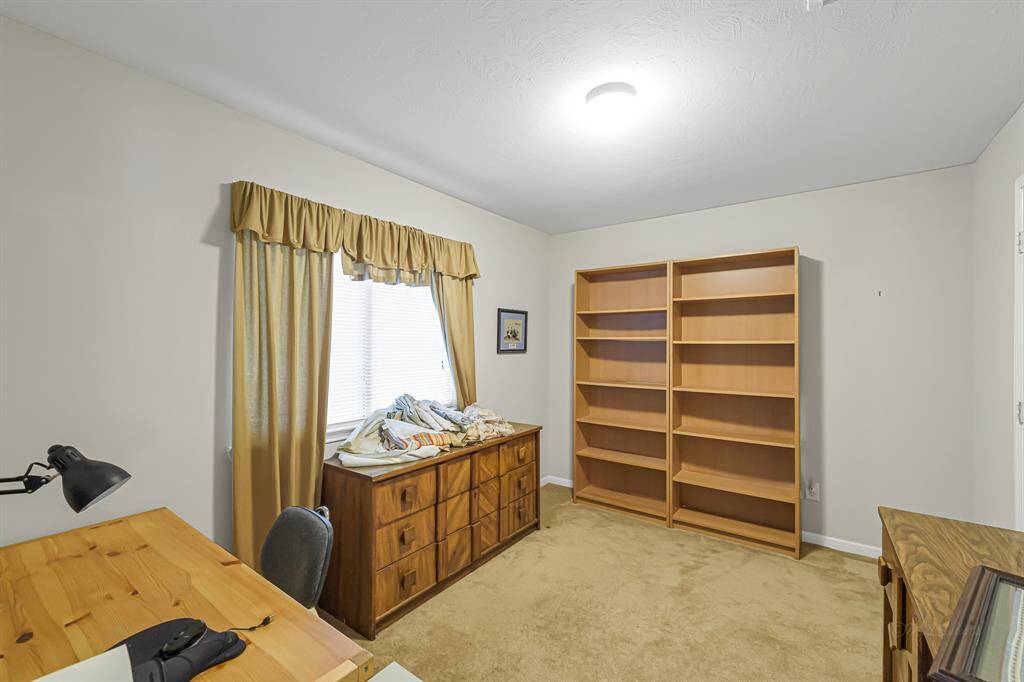 The room is also carpeted, adding a cozyfeel, and has large windows thatallow plenty of natural light to floodthe space.