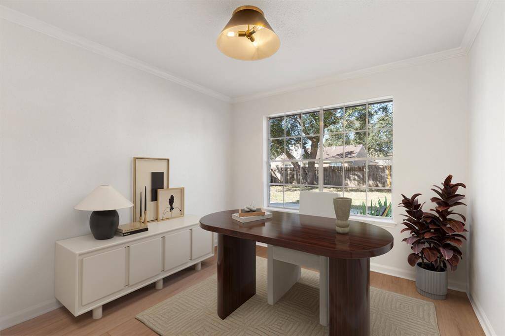 Bright room ideal for an office space. (virtually staged)