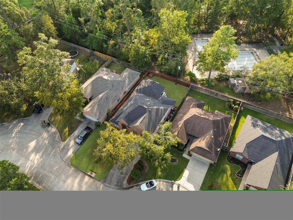 No back neighbors and backyard access to the greenbelt, community park and pool.