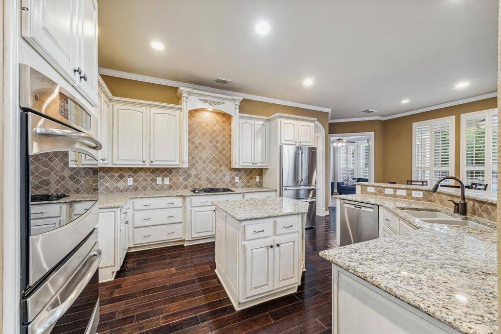 Island kitchen with double ovens!