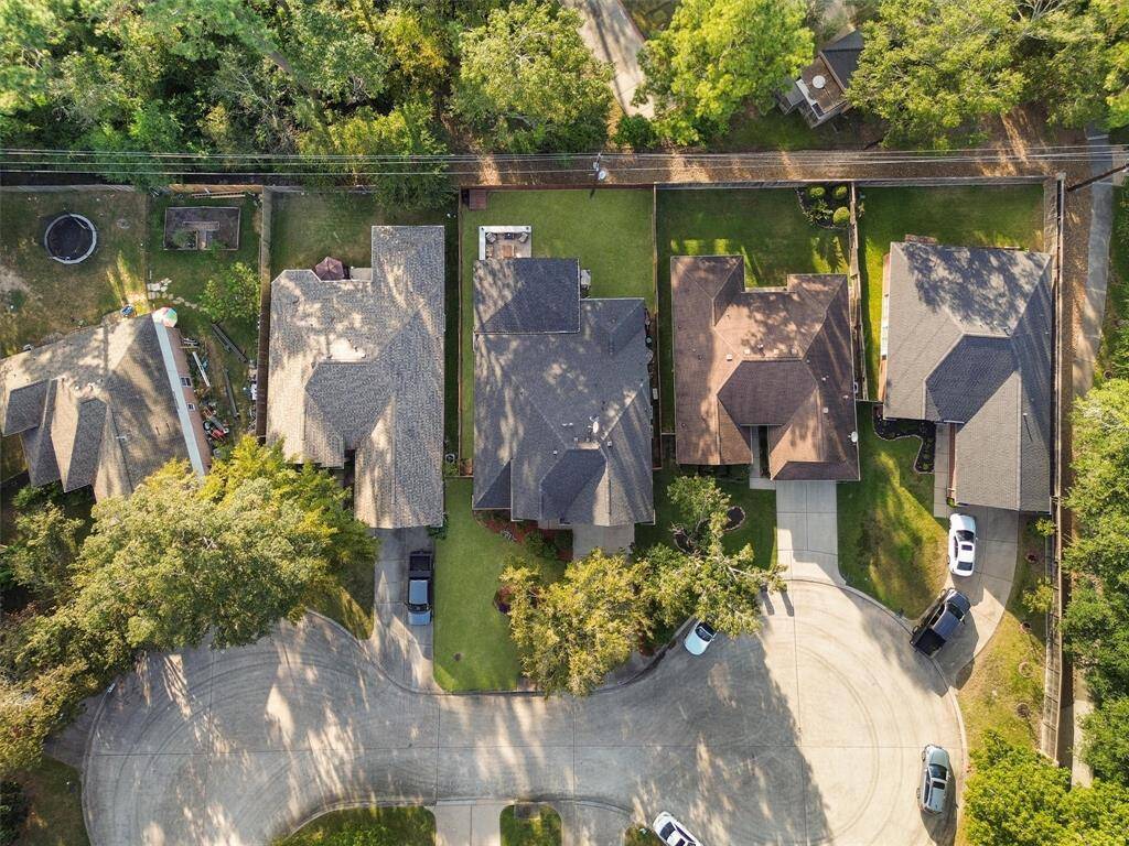 Another view of this well-kept neighborhood.