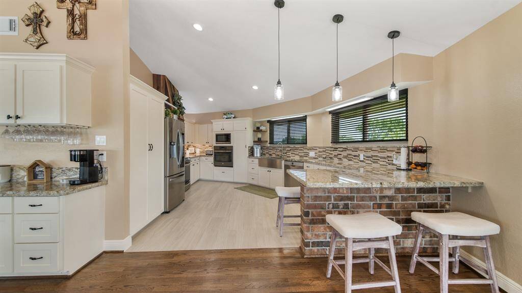 Kitchen features Breakfast Bar Seating for Casual Dining. Plenty of Granite Counters for Prep Space & Several Cooks have room in this Kitchen.