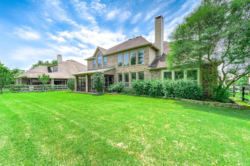Big Lush Backyard with room to play! Plenty of space to add a pool!!