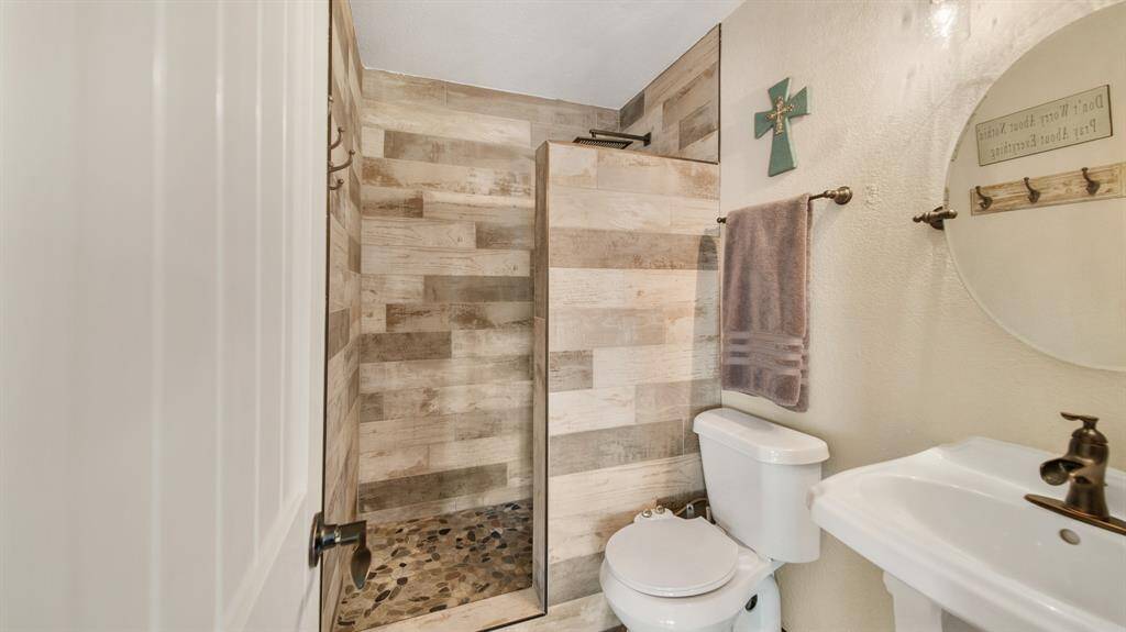 3rd Floor Full Bathroom - Home has a Full Bathroom on each of the 3 floors, plus a Half Bath in the Garage. Garage Apartments have their own Full Baths as well.  So Nobody should be waiting!