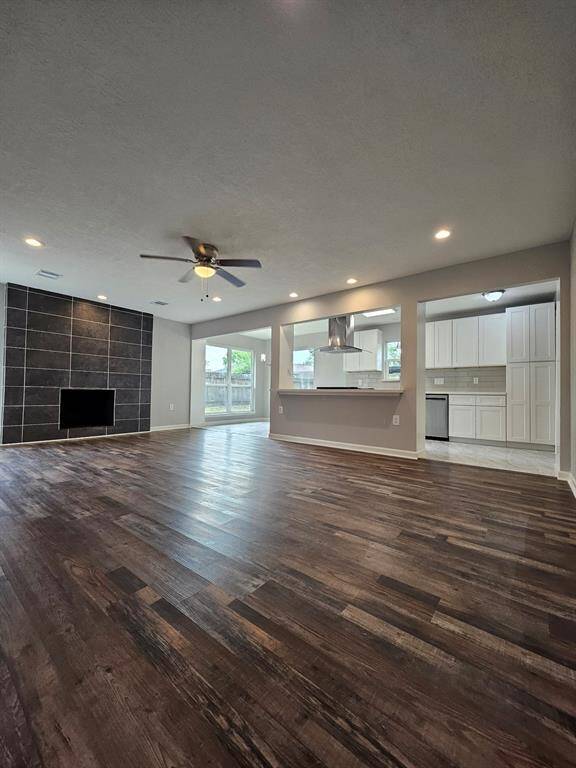 Spacious family room