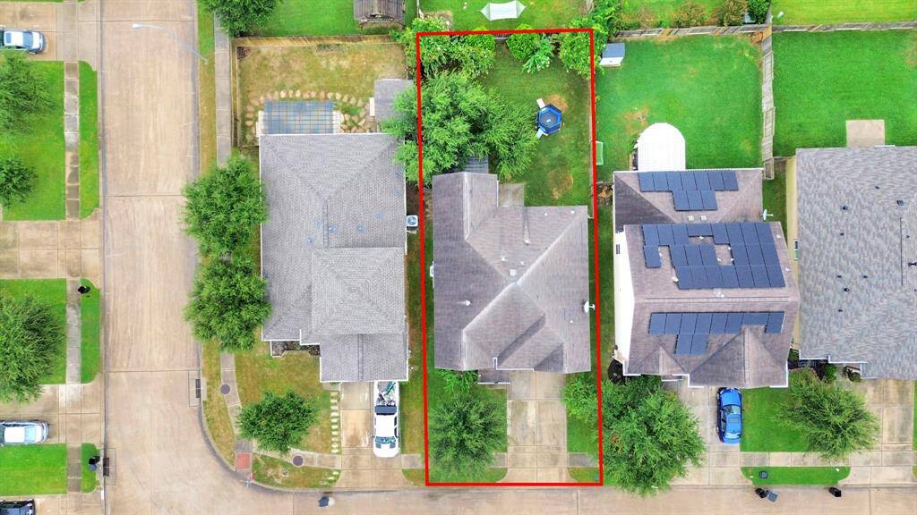 Enjoy the privacy of a cul-de-sac street