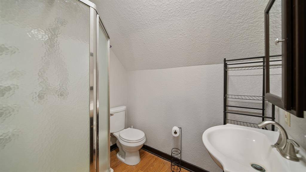 Garage Apartment #1 Full Bath