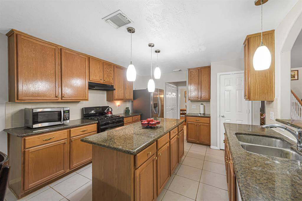 The double-basin under-mount sinkand dishwasher are located on the other side of the island, making it a convenientarea to clean up or prep meals, whilestill being able to easily conversewith guests and family.
