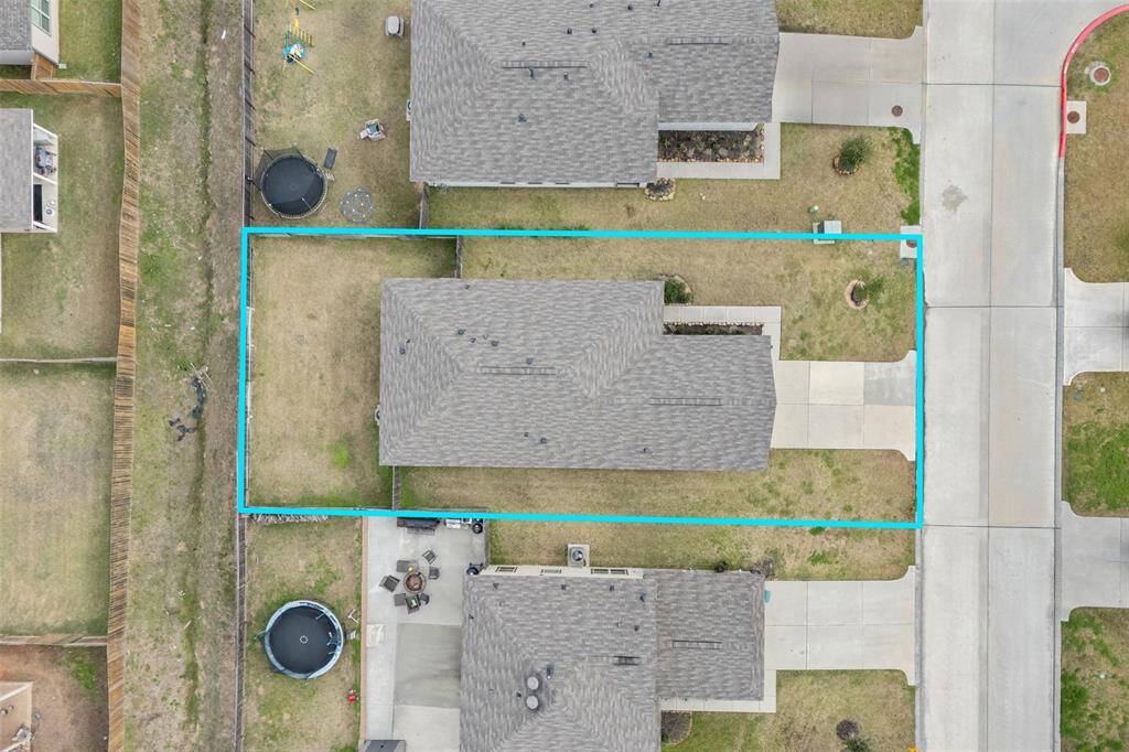 The gap between you and your rear neighbors give additional privacy. SCORE!