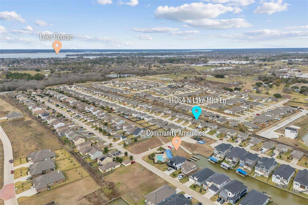 One more view showing just how close the pool, park, boat launch, and basketball hoop are to the home. Talk about convenience!