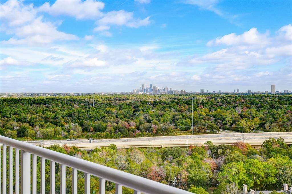 North eastern facing balcony overlooking Downtown