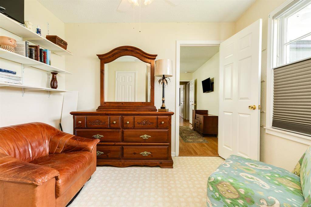 Closet / sitting room off primary bedroom