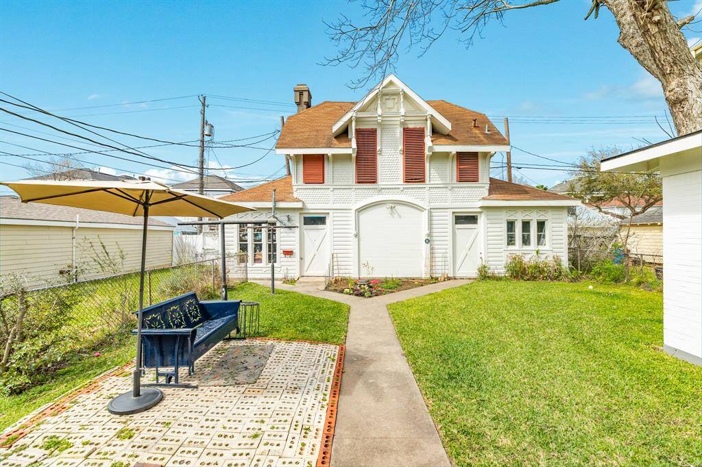 Massive carriage house with loads of history