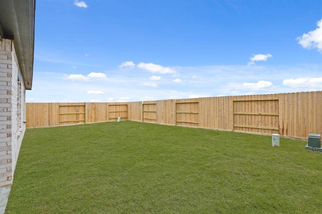 Huge Back Yard!