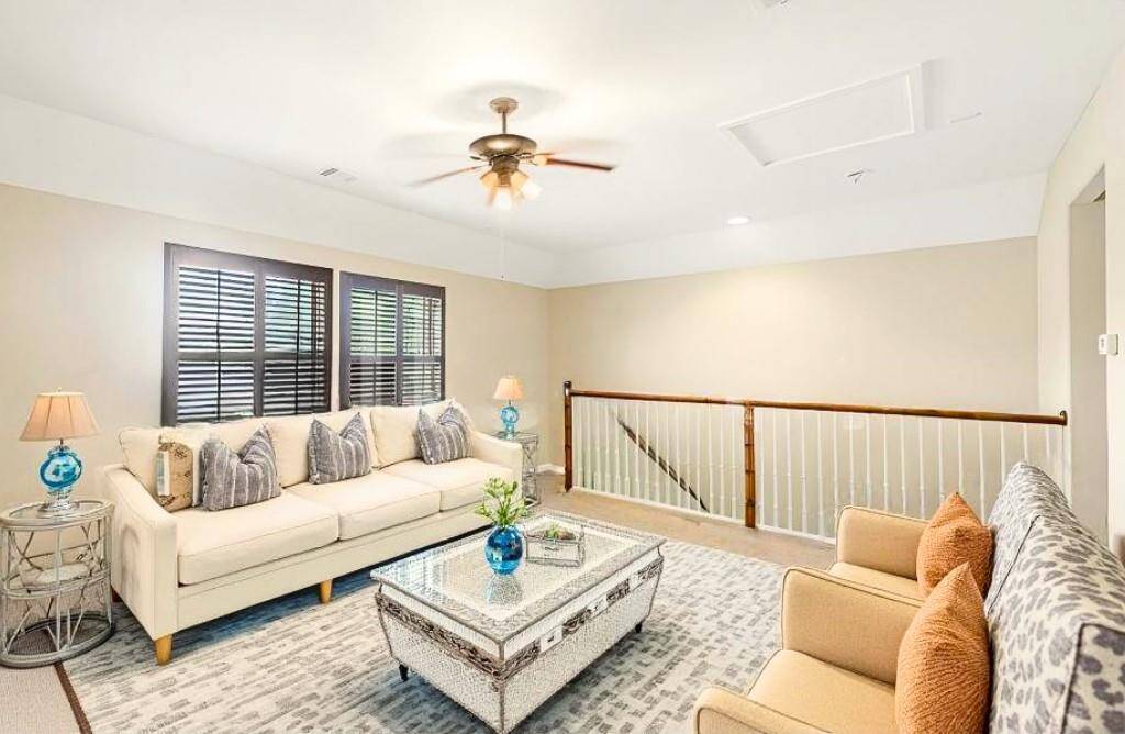 This is the ideal space of guests or even the teenager in the house. They will love this space.