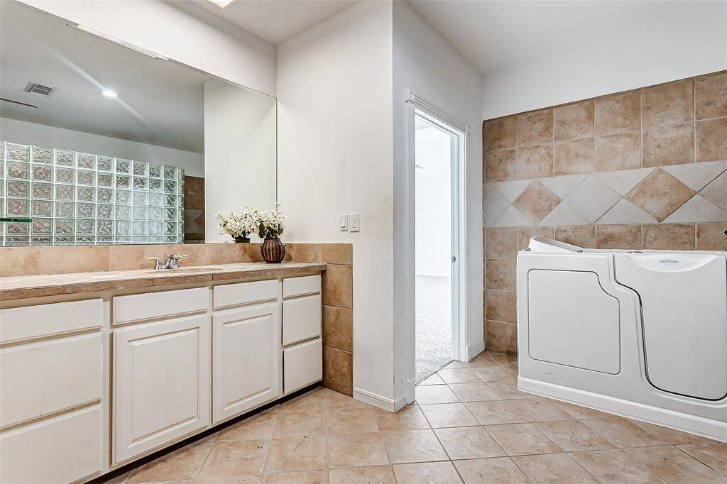 Second ensuite featuring a spacious layout for ultimate comfort.