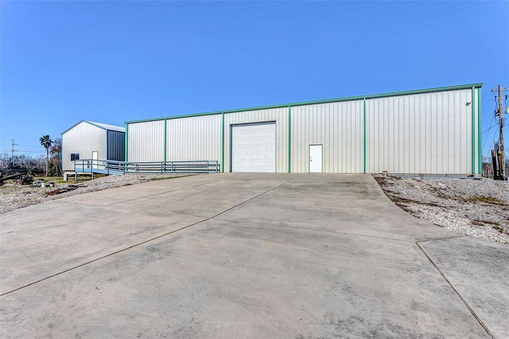 5,000 sq. ft. warehouse plus a versatile 1,150 sq. ft. auxiliary building.
