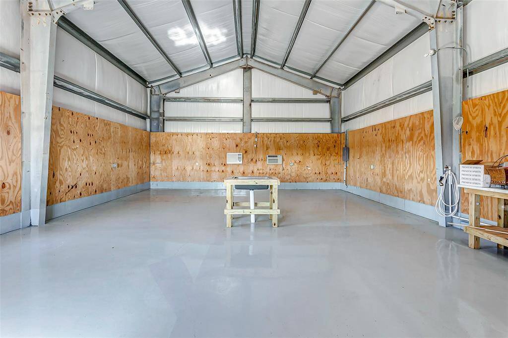 Discover the potential of this versatile building—perfect for a home office or cozy retreat. Transform it to fit your needs!