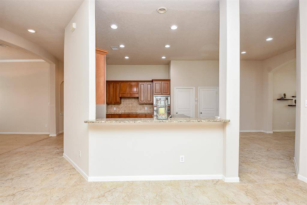 An attractive and useful wall structure sits left of the extended kitchen counter, with a perfect invitation for some comfy stools, below the extended perfect counter surface for your famous hors d'oeuvres!