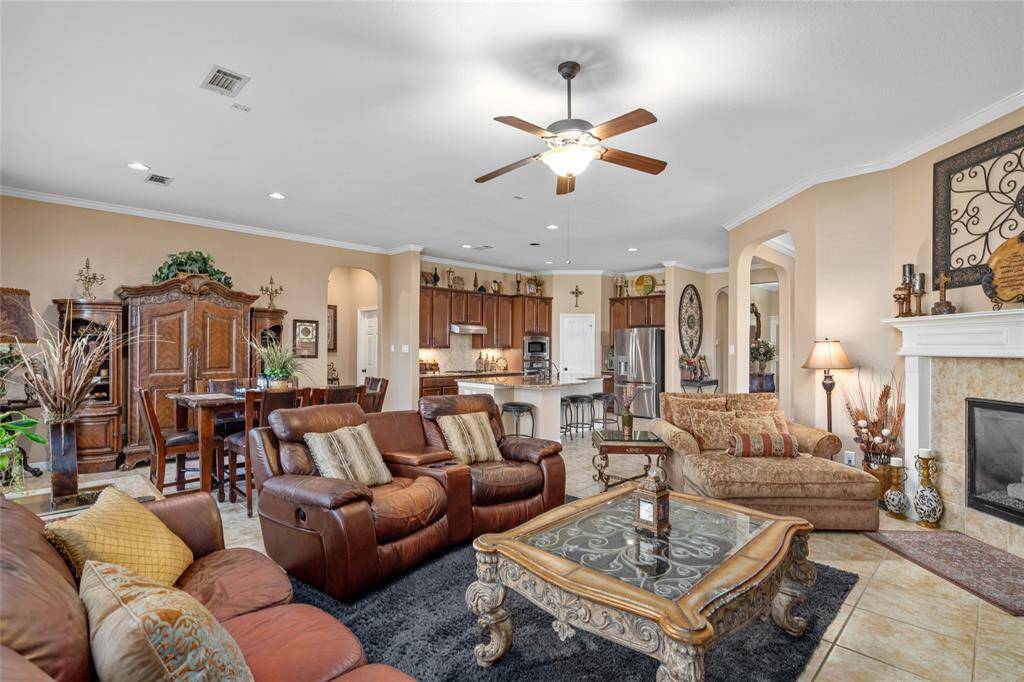 OPEN FLOOR PLAN