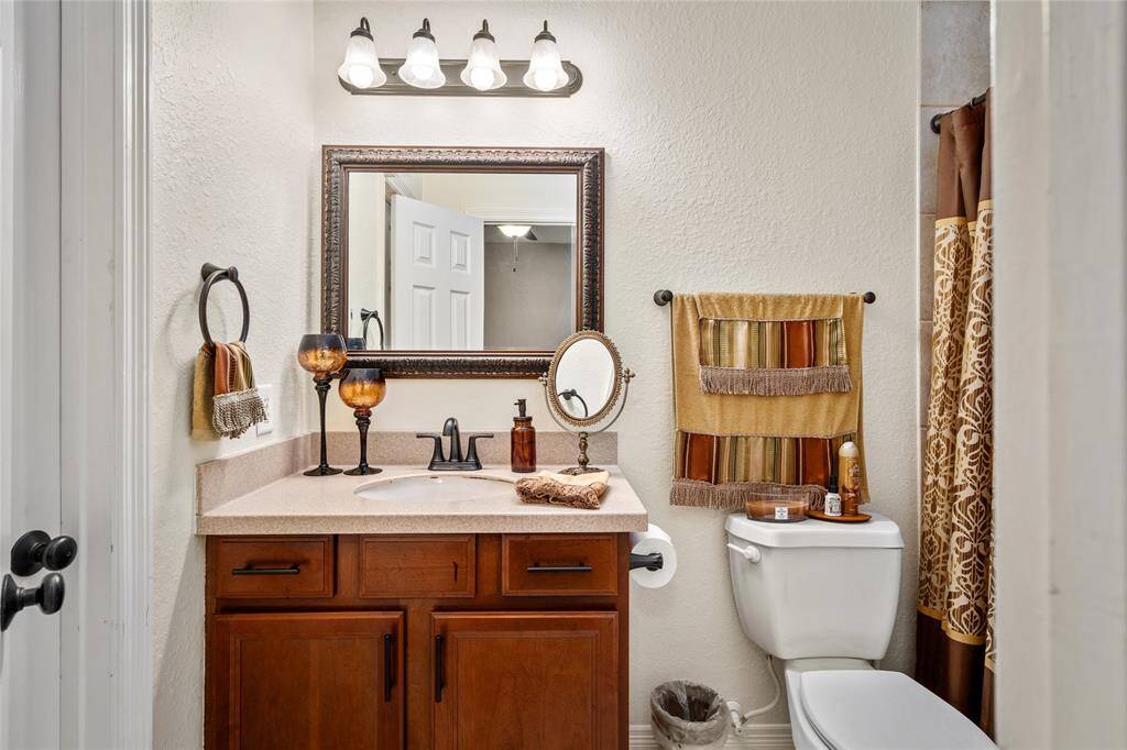 UPSTAIRS BATHROOM