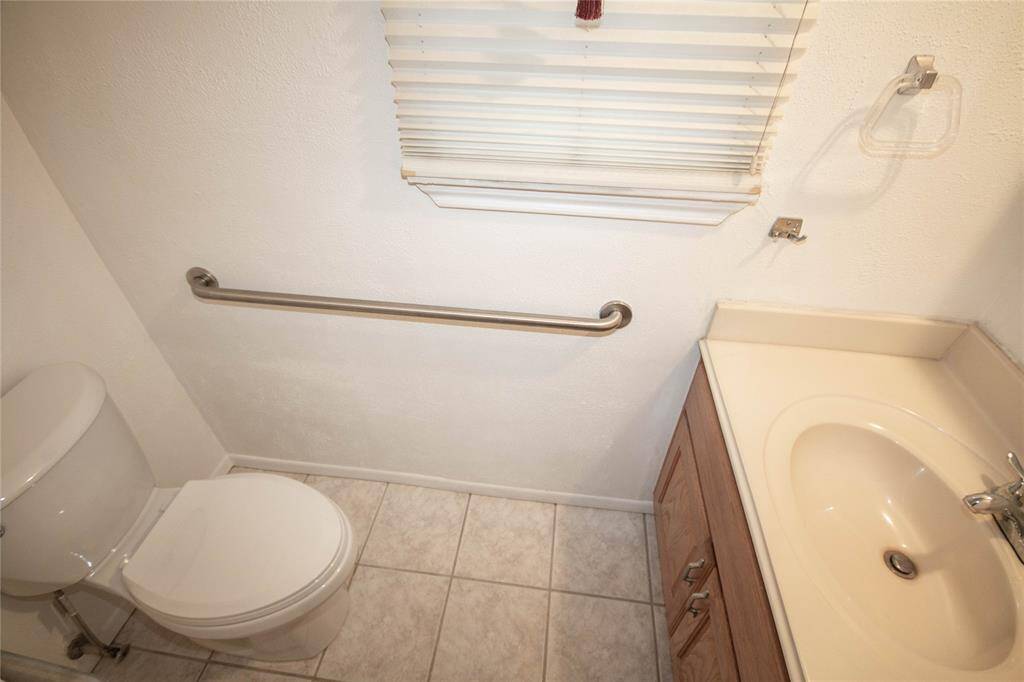 Cozy half bath conveniently located in the primary suite.