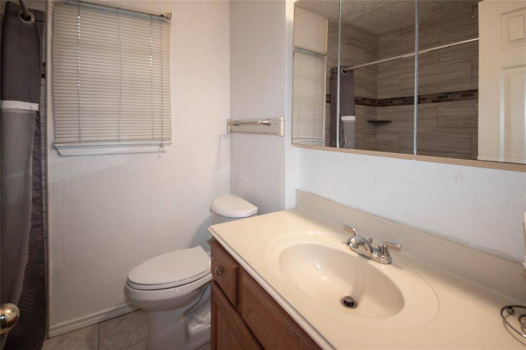 Spacious full bath featuring a modern shower.