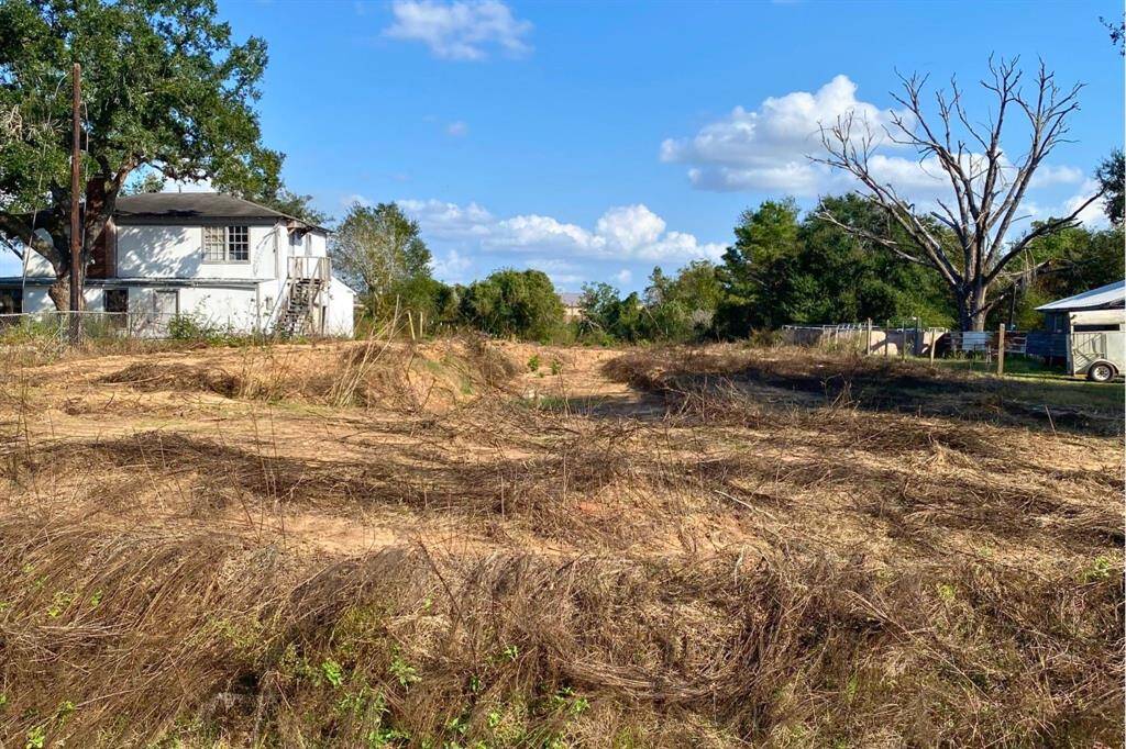 This .84-acre lot is cleared and ready for your dream build! Ideally situated near Downtown Fulshear, it offers endless possibilities for residential or commercial projects. Its prime location combines convenience with opportunity—don’t miss the chance to bring your vision to life here!
