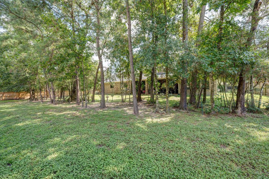 The expansive lot allows you to create your dream backyard. Pool, garden, putting green, entertainment pavilion, the options are endless!