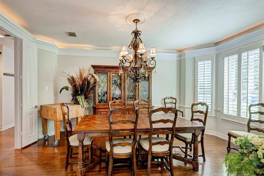 Entertain your family and friends in your formal dining room. Double doors lead to the kitchen, while cove lighting adds visual interest.