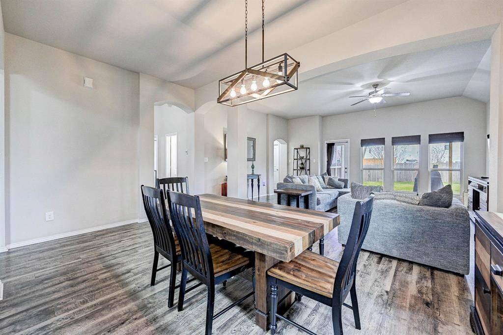 Eat in Dining gives it that great Farmhouse feel