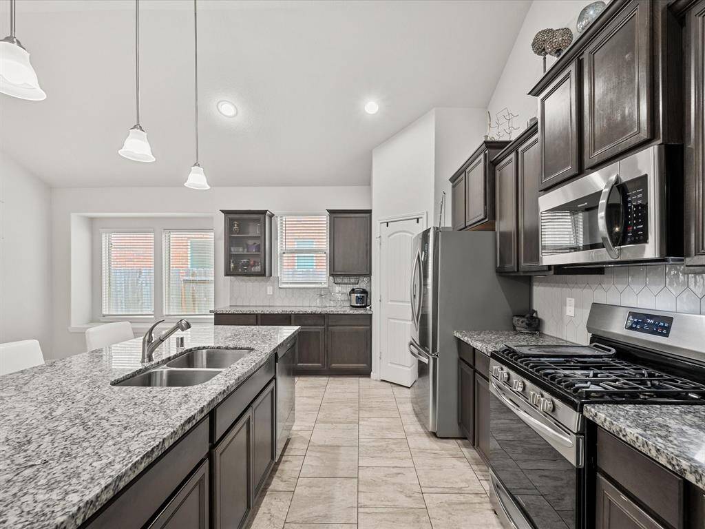 High ceilings, tons of cabinetry and a walk-in pantry!