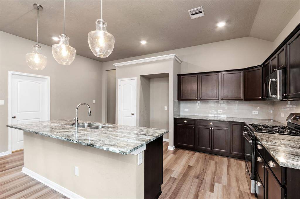 No detail was spared in this spectacular kitchen! Granite counters, recessed lighting, stainless appliances, oversized island and ample storage space. You will not be disappointed.