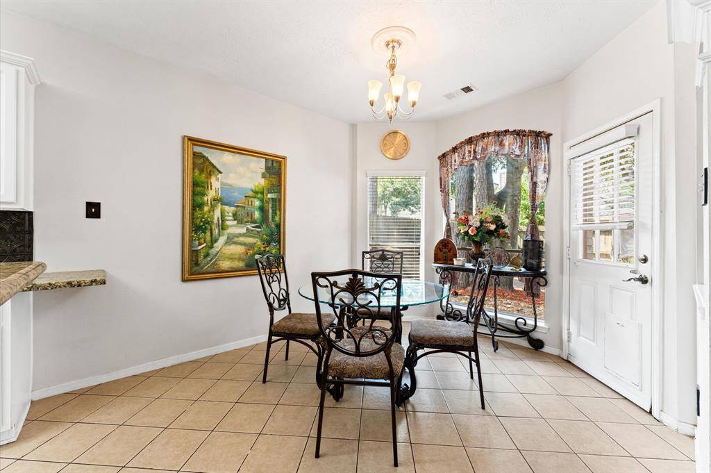 Dining/Breakfast Area