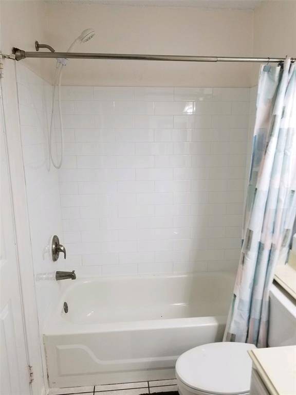 Master bathroom tub/shower and other sink