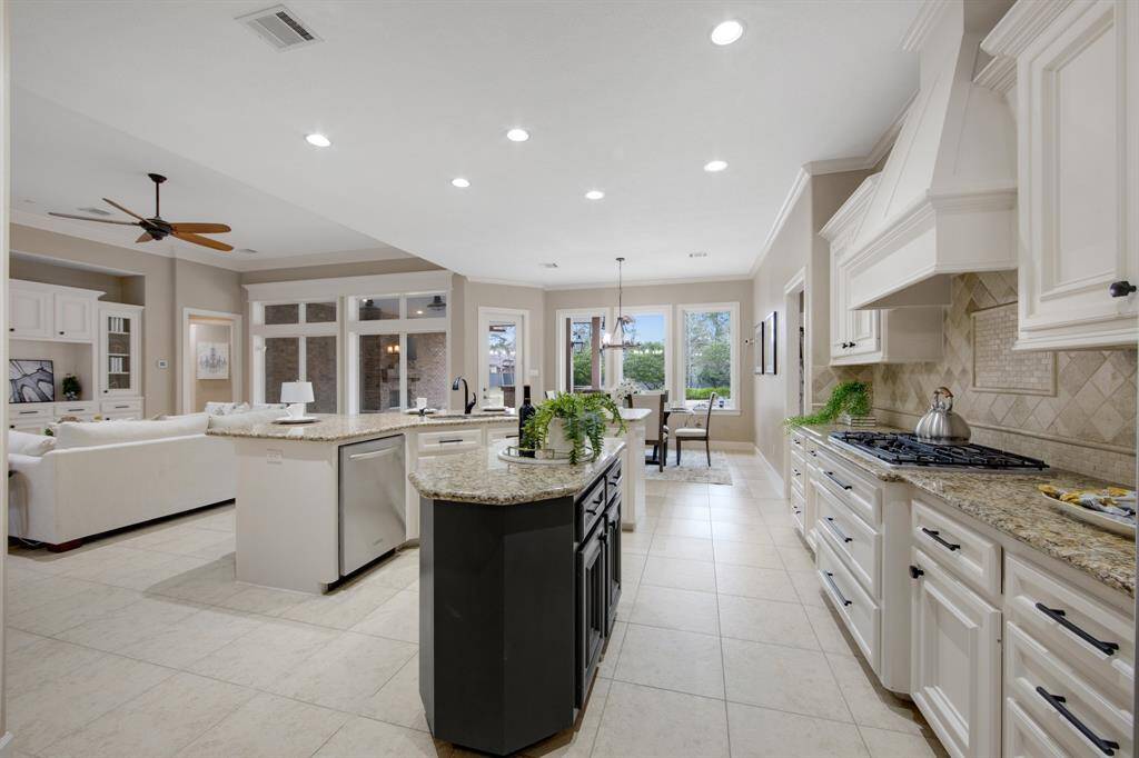 Butlers pantry connects dining and kitchen