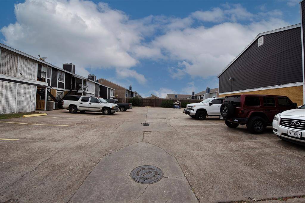 There is plenty of parking for your guests when entertaining as well!