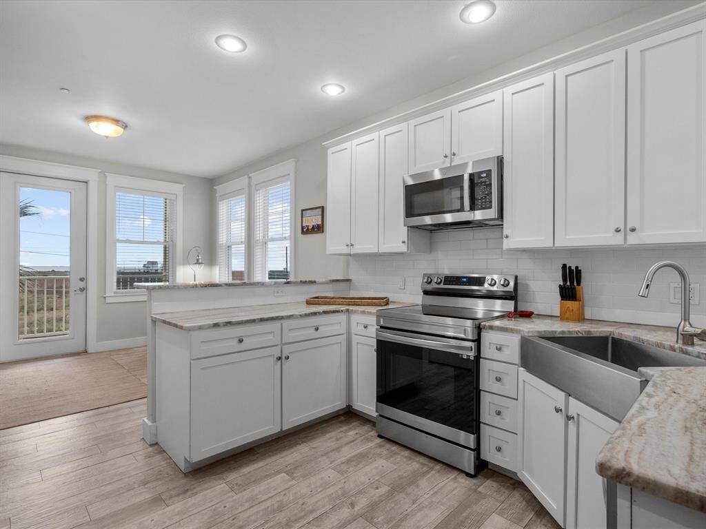 Nicely updated Kitchen