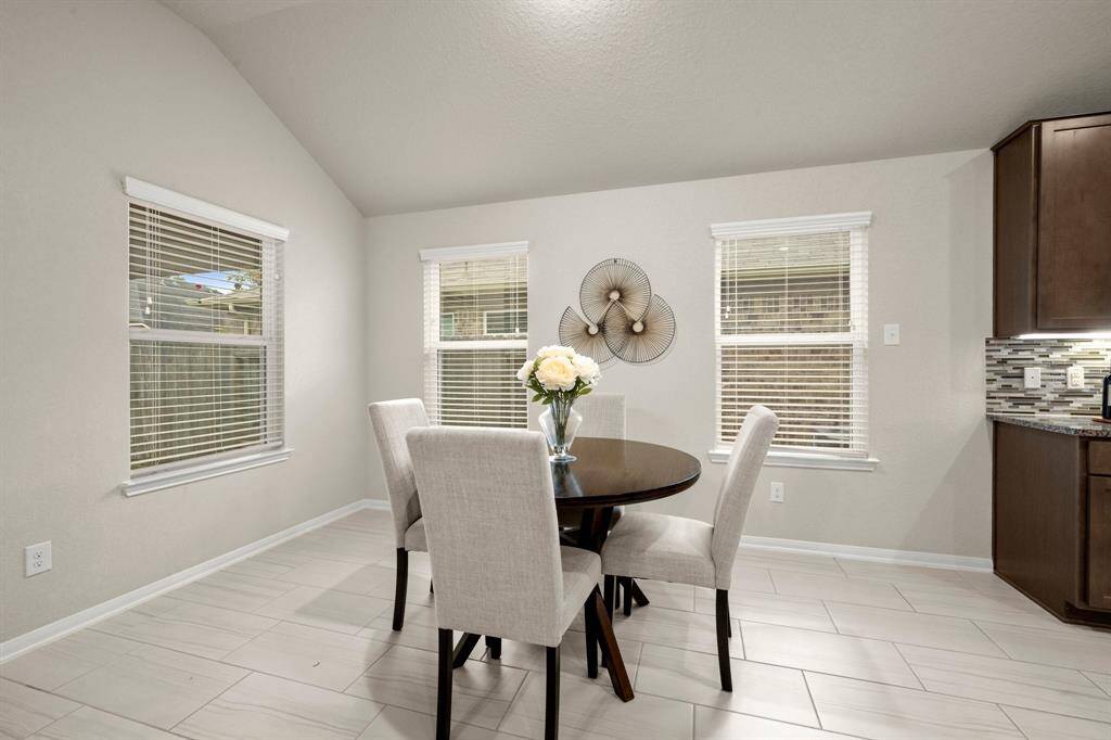 Breakfast/Dining area