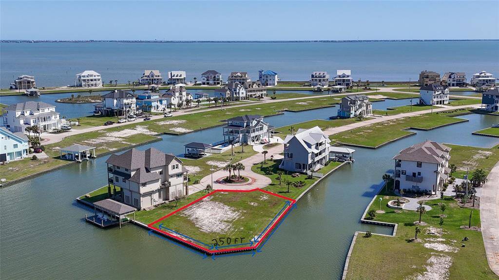 CROWN with 250 linear feet of water frontage!