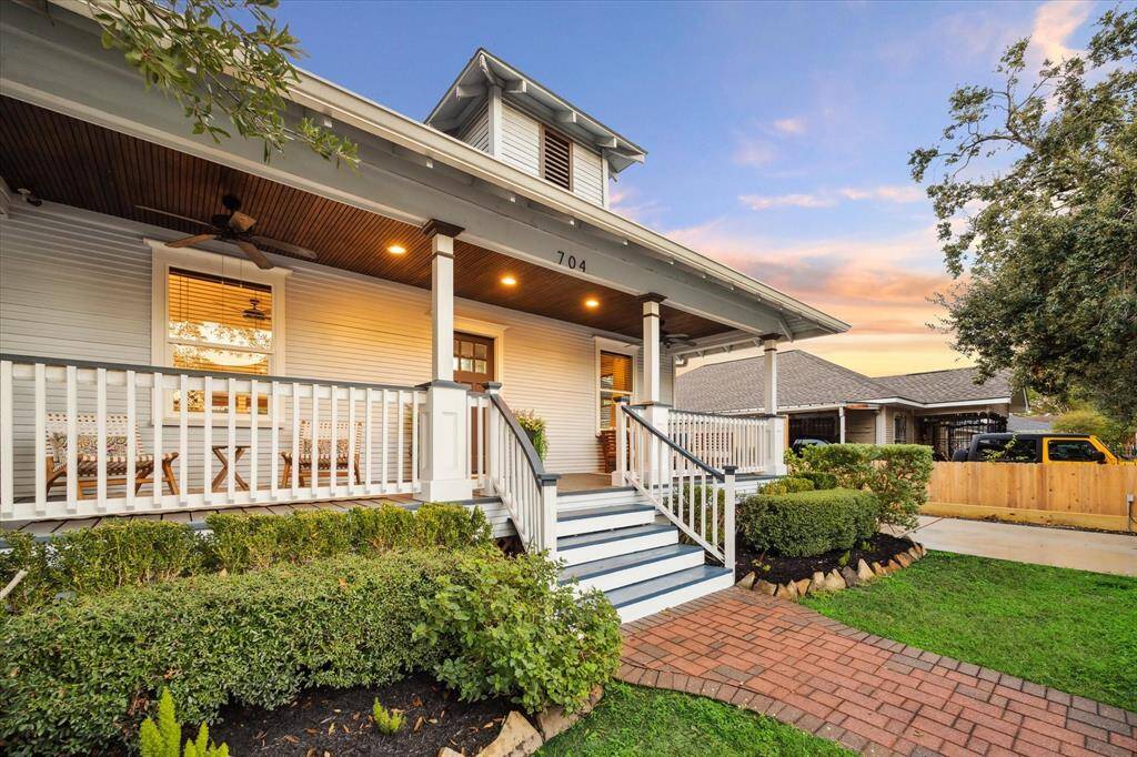 Charming 2 or 3 bedroom / 1.5 bath 1920s bungalow, with fabulous updates and so much character. Located on a large lot, this home features spacious rooms, high ceilings, abundant natural light, wonderful wood accents, and hard surface floors throughout.