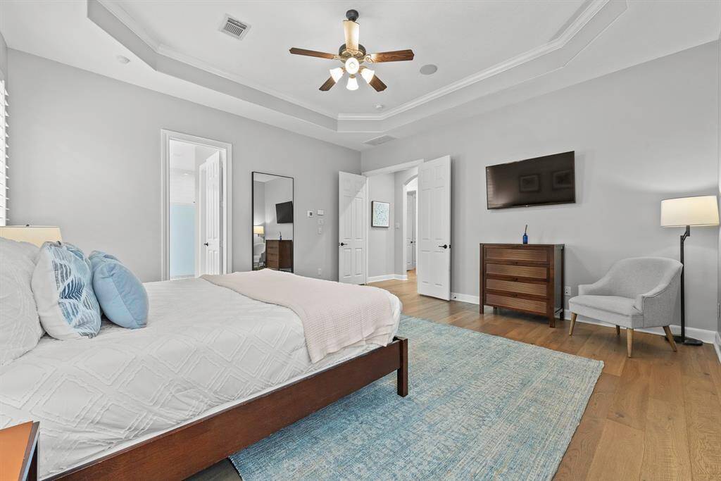 Oversized primary bedroom
