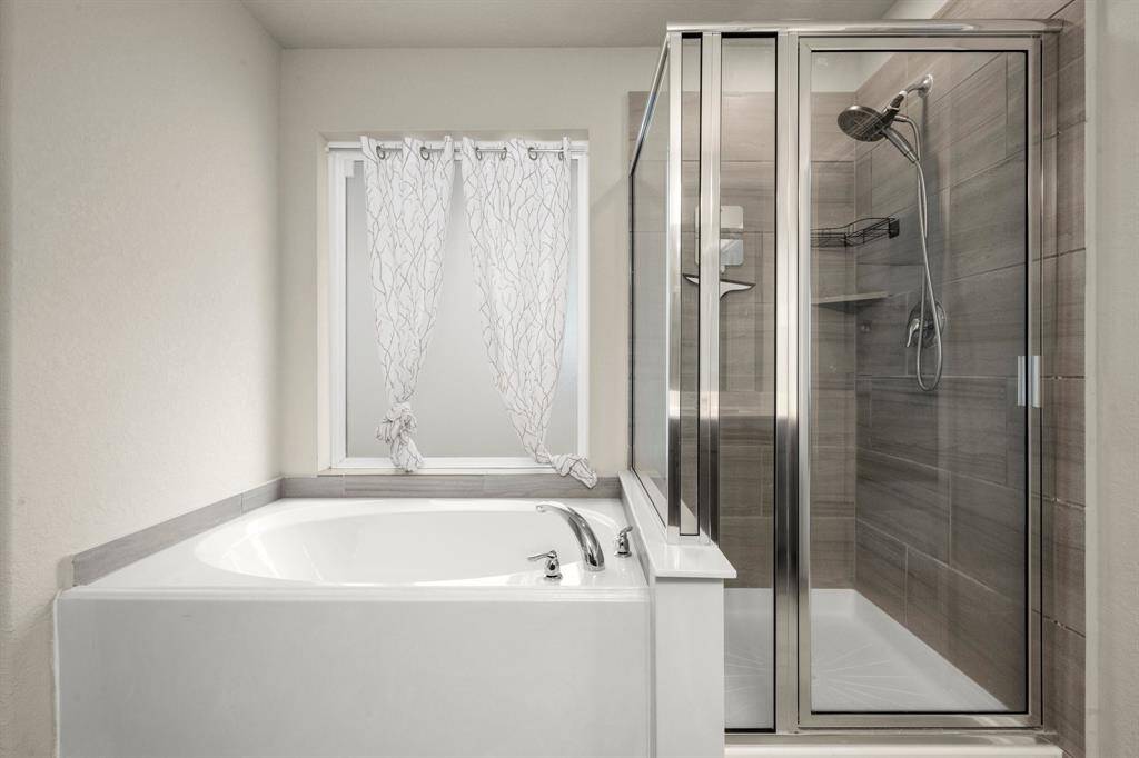 Soaker Tub and separate shower