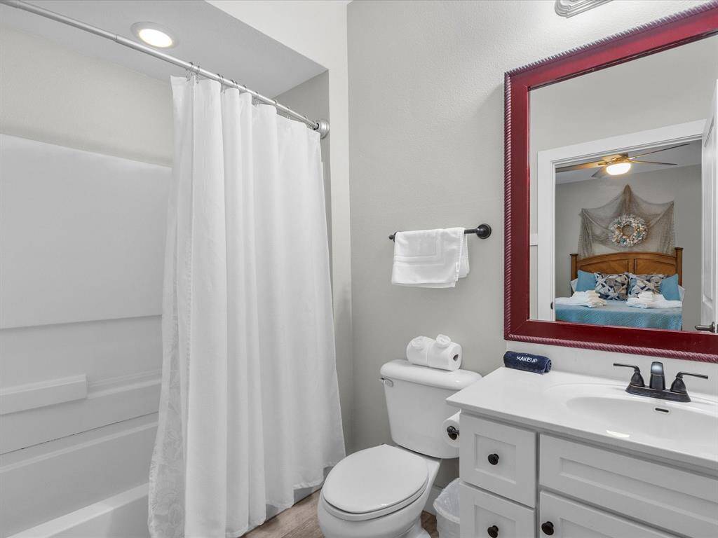 1st En Suite Full Bath